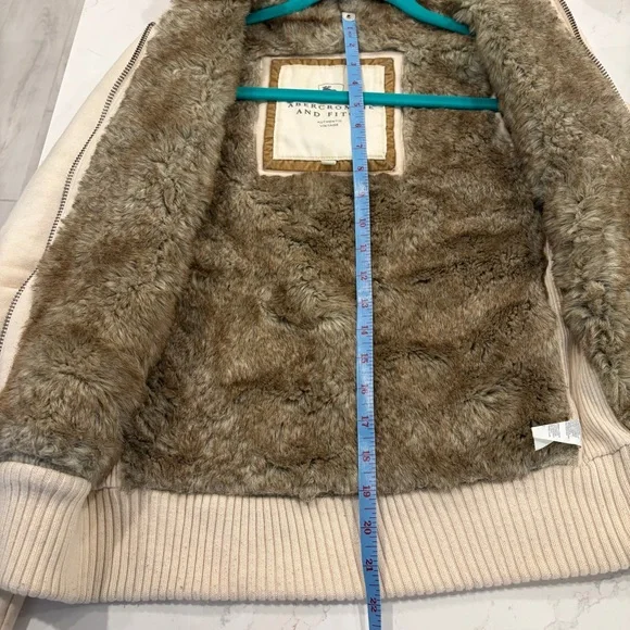 Vintage Abercrombie & Fitch Faux Fur sweatshirt girls Junior size Large - Picture 9 of 10